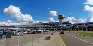 U.S. Aviation Sees 5% Passenger Traffic Surge: Exploring the Reasons - Cover Image