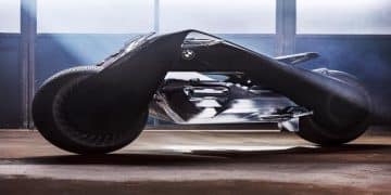 2025 Yamaha R1 Review: Track Star or Street Sleeper? - Cover Image