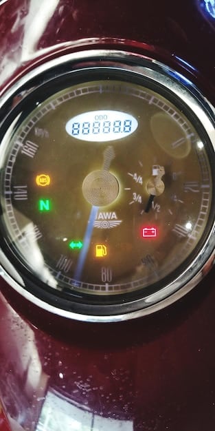 Close-up of the 2025 Harley-Davidson Street Glide's instrument panel, highlighting the touchscreen display and the updated infotainment system. The image should be clear and focused, showing the details of the user interface and the various functions available.