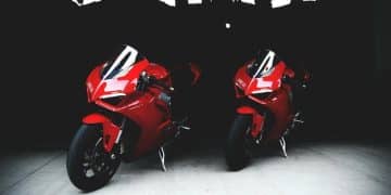 2025 Sportbike Battle: Ducati Panigale V4 S vs. Aprilia RSV4 Factory - Cover Image