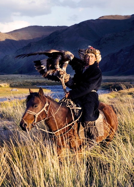 A rider on the 2025 Indian Chief Dark Horse leaning into a curve on a mountain road, showcasing the bike's handling and agility. The rider's posture is relaxed and confident, highlighting the bike's comfortable ergonomics and responsive steering.